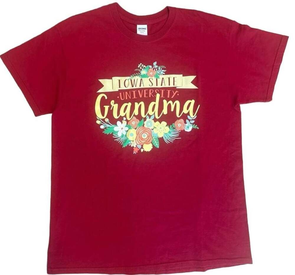 Gildan Iowa State University Grandma T-Shirt Size XL Red Floral